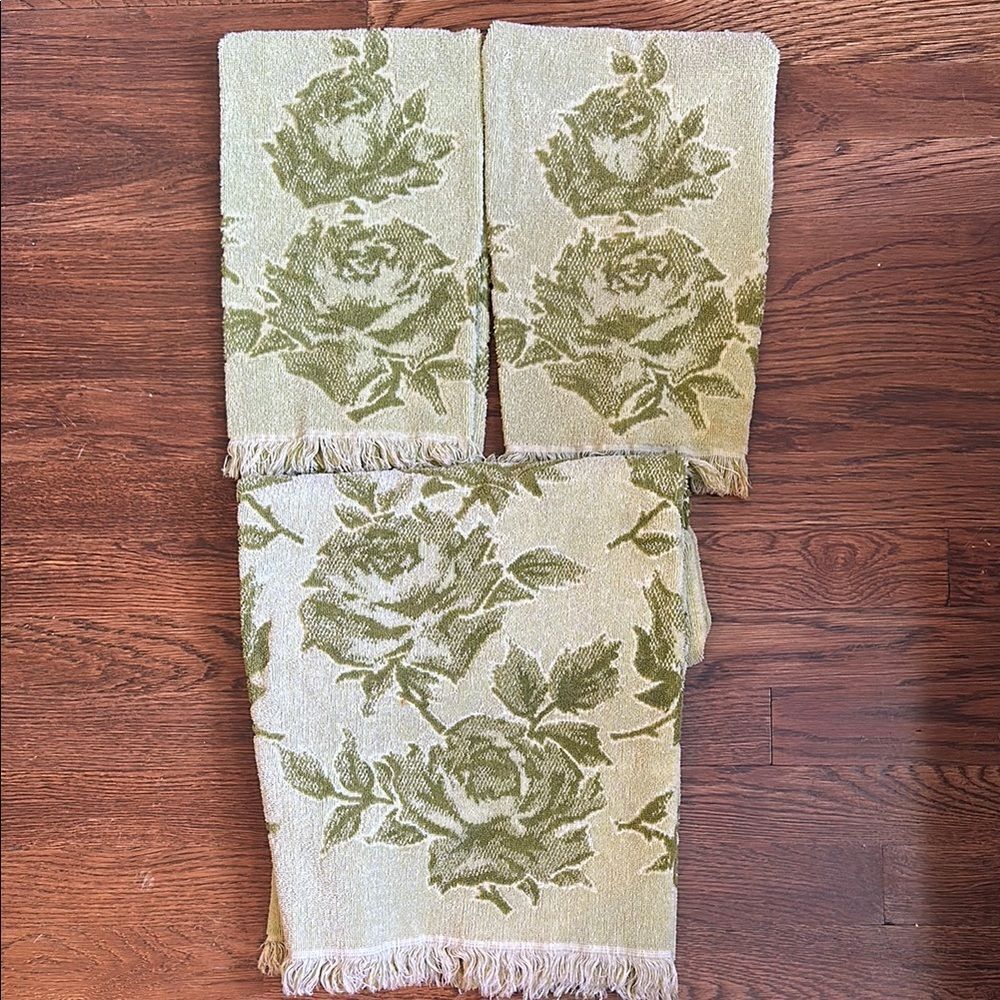 Vtg Fieldcrest Green Floral Patterned Towel Cotton set/2 hand towels & one bath